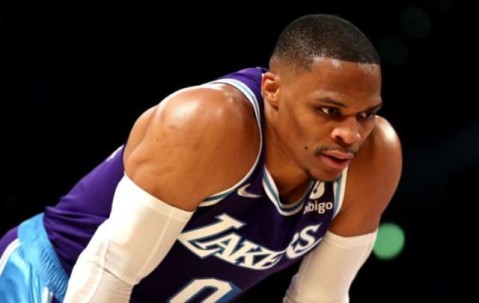 斗球体育直播-展望湖人后半季：健康和韦少两大难题挥之不去