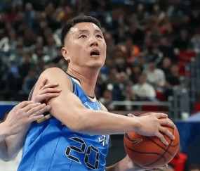 梦回巅峰！翟晓川出战26分钟，得到15分11篮板2助1抢断1盖帽