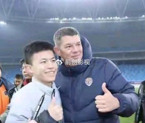 看球直播-别光喊青训！这外教真敢让17岁小孩踢中超，结果呢？|米兰-里斯蒂奇|青岛海牛|梅州客家|魏祥鑫|教练_新浪体育_新浪新闻